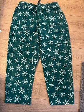 Green Snowflake Fleece Lounge Pants - Cozy Winter Bottoms